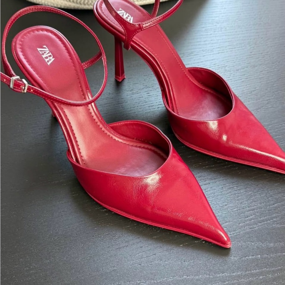 Zara Women's Vibrant Red Pointed Heels